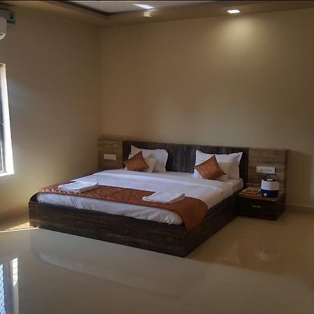 Hotel Shehnai Garden Khurai Exterior photo